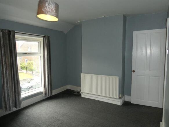 2 bed Terraced to rent Image 10