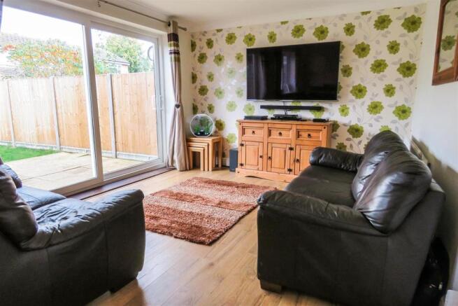 LIVING / DINING ROOM