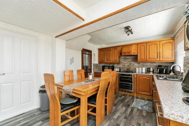 4 bed Detached for sale Image 6
