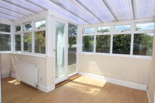 Lesney Gardens, cons