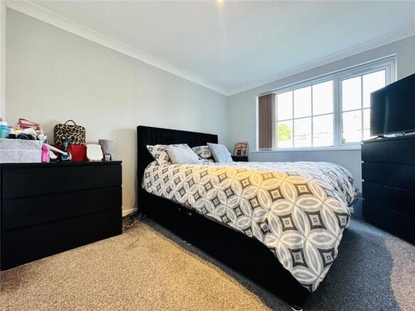 2 bed Apartment to rent Image 4