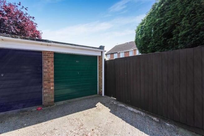 SINGLE GARAGE & OFF-ROAD PARKING