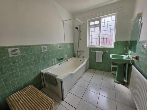 2 bed Apartment to rent Image 8