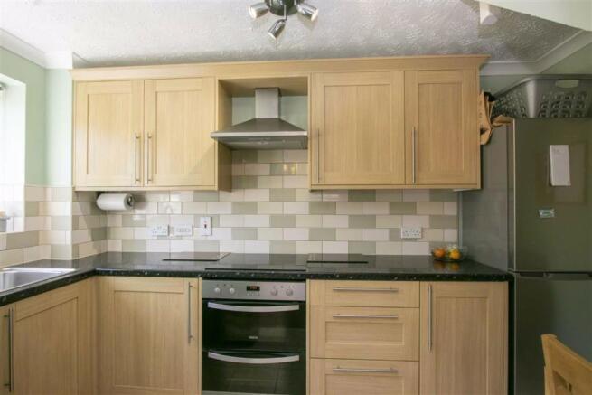 REFITTED KITCHEN/B'FST ROOM