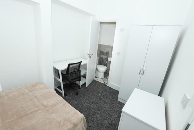 5 bed Terraced to rent Image 11