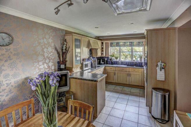 Kitchen / Brea...