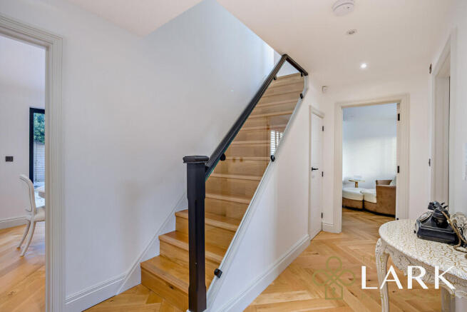 8670872-interiorW...