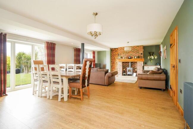 3 bed Detached for sale Image 8