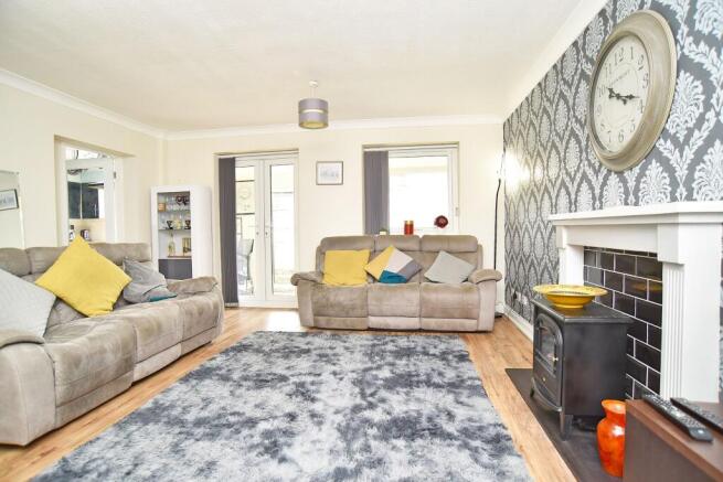 5 bed Semi-Detached for sale Image 4