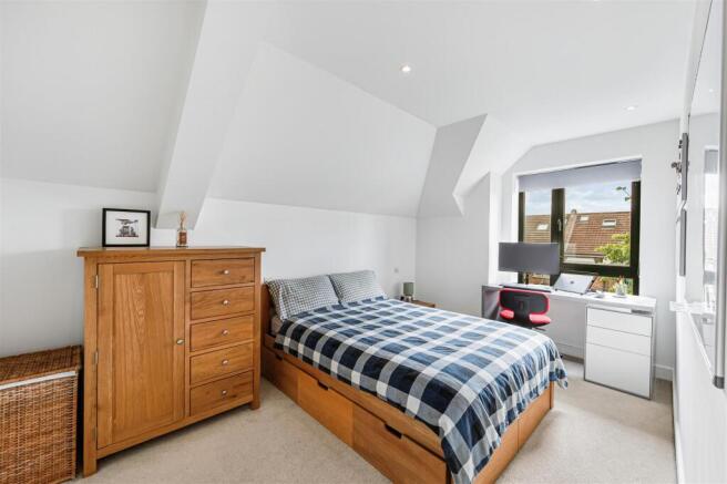 Flat 8, 24, Messaline Avenue-12.jpg