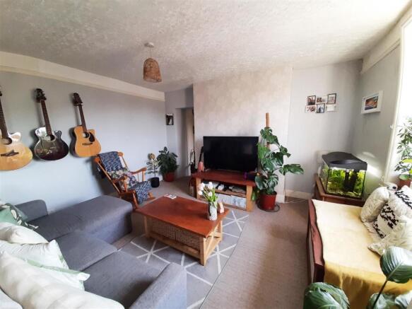 SITTING  ROOM.jpg