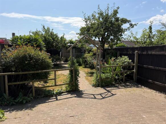 3 bed House for sale Image 8