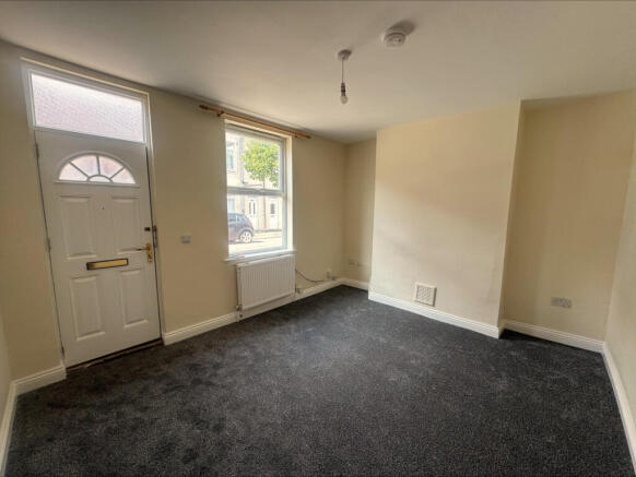 3 bed Terraced to rent Image 2
