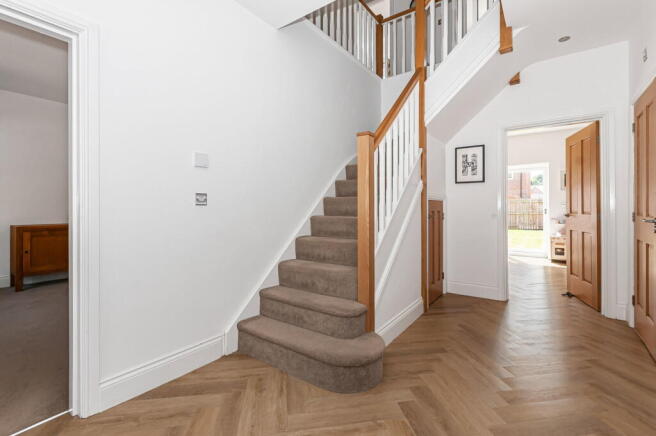 5 bed Detached for sale Image 11