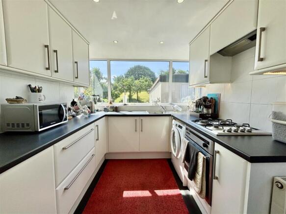 3 bed Semi-Detached for sale Image 11