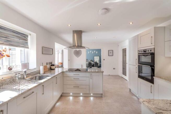 4 bed House for sale Image 5