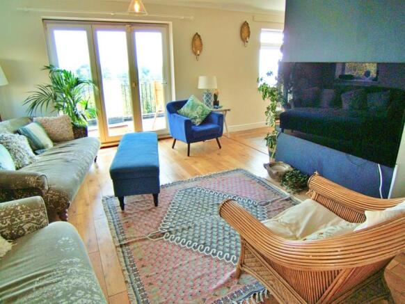 Lounge to Dining are