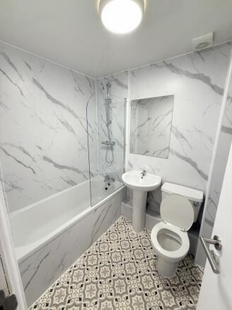 3 bed Flat to rent Image 10