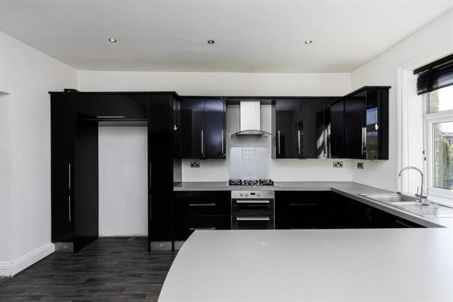 3 bed Terraced for sale Image 12