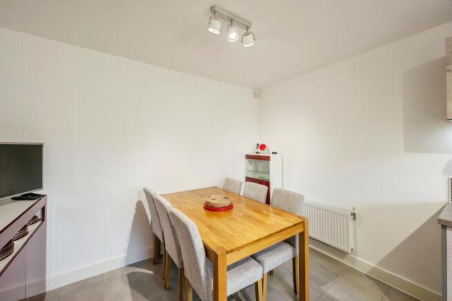 4 bed Detached for sale Image 6