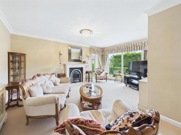 2 bed Flat for sale Image 12
