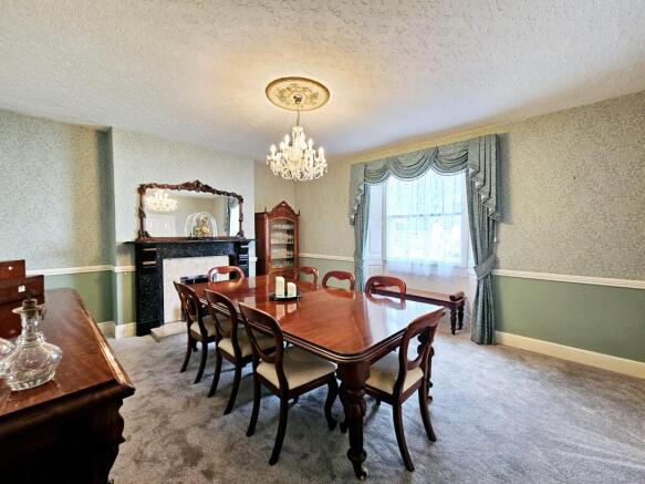 5 bed Detached for sale Image 12