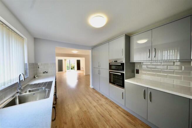 3 bed Detached Bungalow for sale Image 4