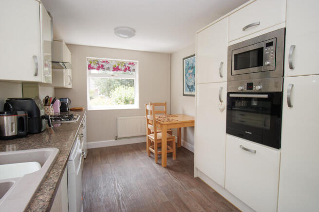 2 bed Semi-Detached Bungalow for sale Image 8
