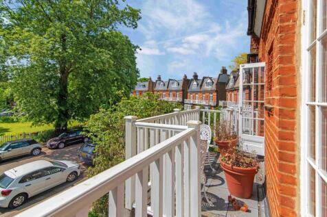Lawn Crescent,
Richmond, TW9