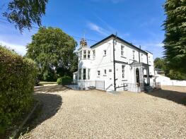 Flat 2, 14 Beechcroft, Downside, Epsom KT18 5EX