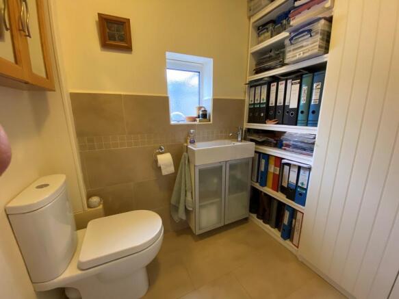 guest wc.JPG