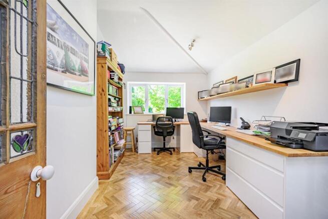 8516013-interior41.jpg