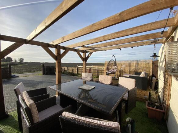 Seating Area / Drive / View