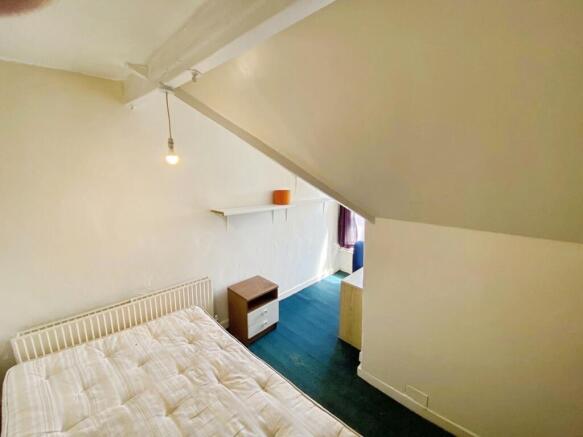 4 bed Terraced to rent Image 2