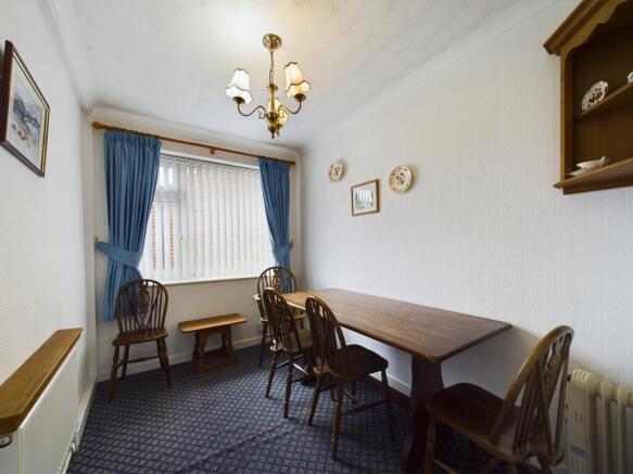 Bedroom/Dining Room