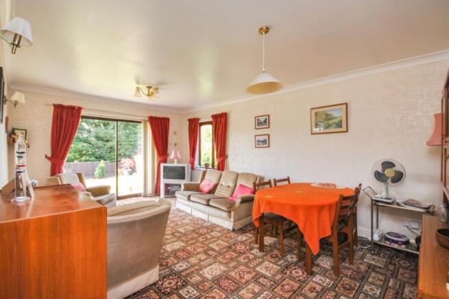 Lounge/Dining Room