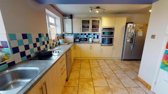 KITCHEN / DINING ROOM