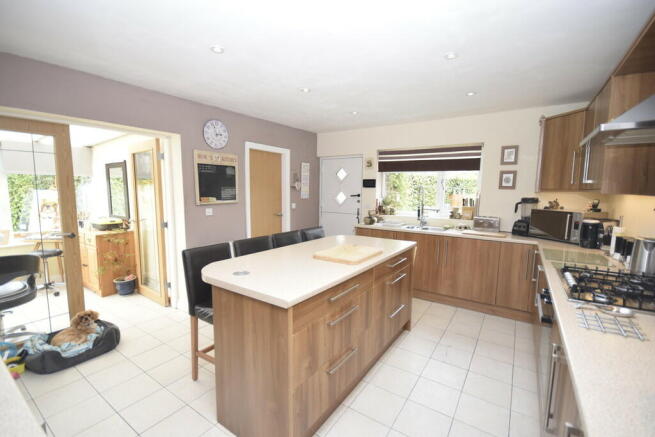 Kitchen/Breakfast...