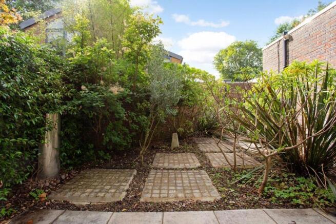 17 Langton Way, B...