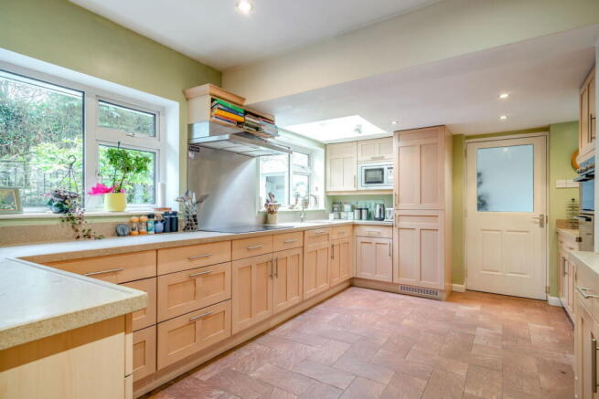 5 bed Detached for sale Image 6