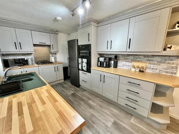 Kitchen/Dining Area