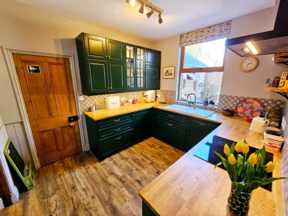 4 bed Semi-Detached for sale Image 11