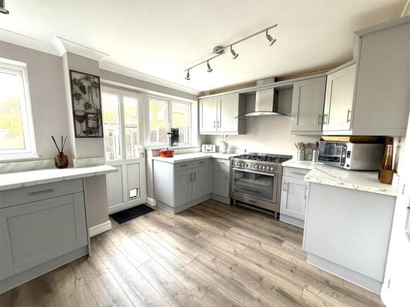 10 KING KITCHEN 5.jpeg