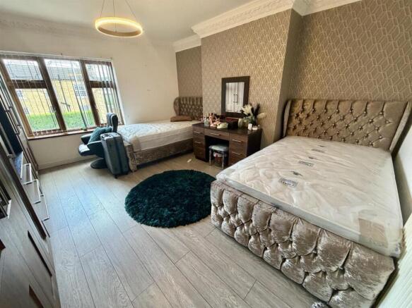 8 bed Detached for sale Image 11