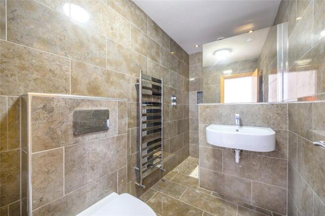 6 bed Detached for sale Image 12