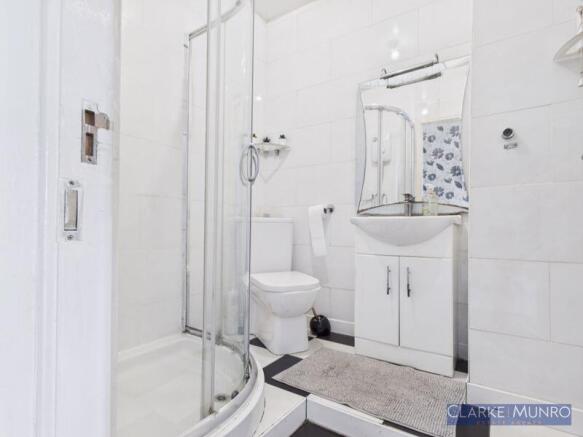 5 bed Detached for sale Image 9