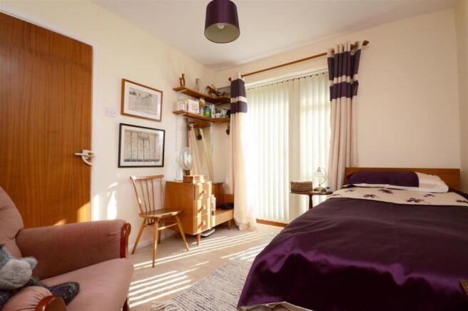 9 Bedroom2.JPG