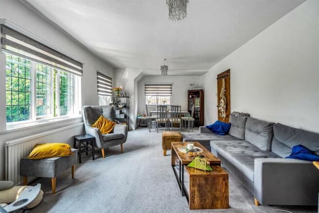 Living Room .jpg
