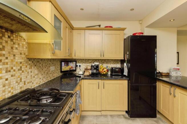 5 bed Detached for sale Image 9