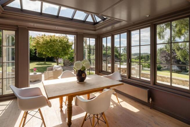 5 bed House for sale Image 8